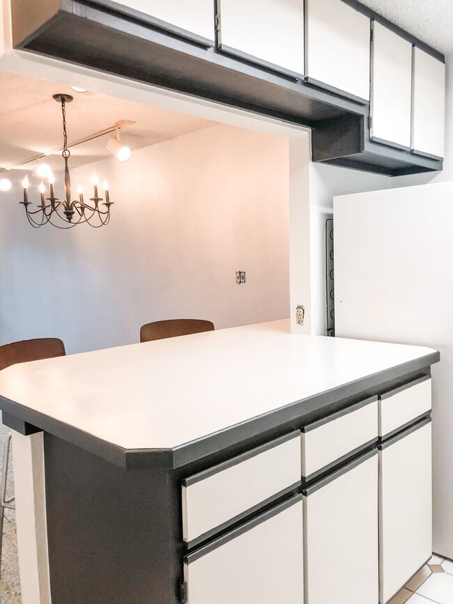 Photo - 2 Bedroom Condo Available for Lease--Great Location!