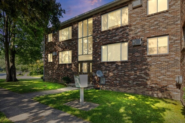 Building Photo - 725 Cedarwood Terrace Unit C