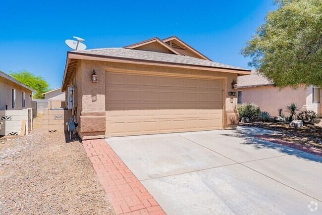 Building Photo - Bright & Airy Tucson Gem with Pool, Solar,... Rental