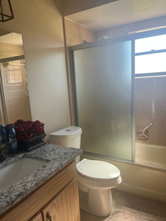 2112 W Martin St