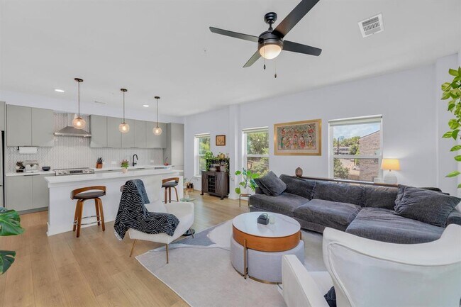 Photo - 2500 Longview St Unit 323