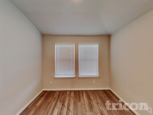 Photo - 5723 Jayden Pass