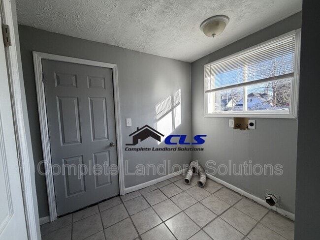 Building Photo - 1543 3rd Ave