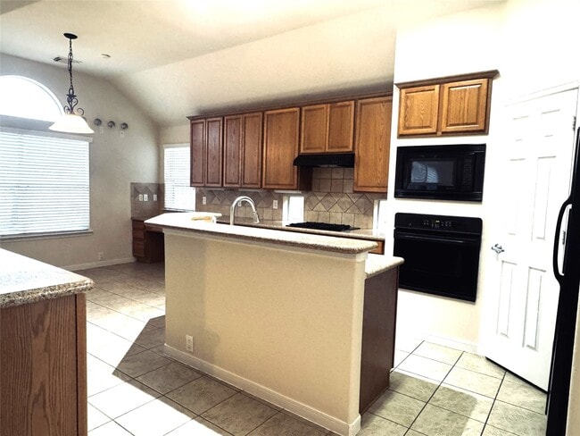 Photo - 2910 Sandleigh Dr