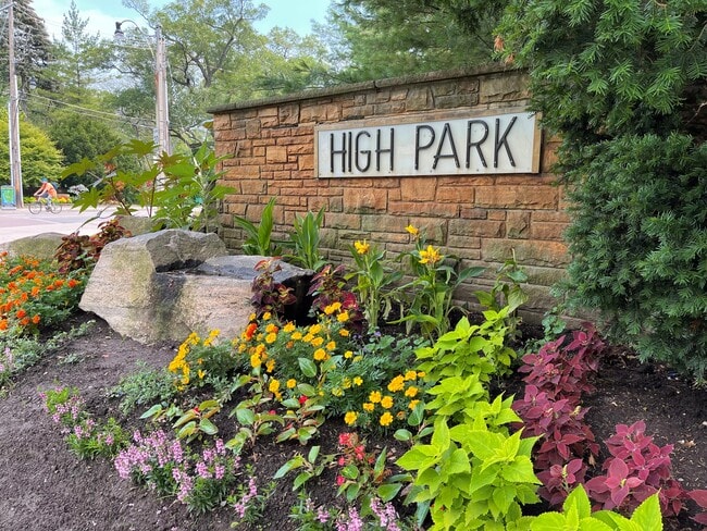 Photo - 299 Glenlake (Toronto) Limited