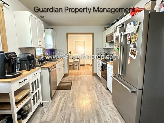 Photo - 3050 Glenden Terrace
