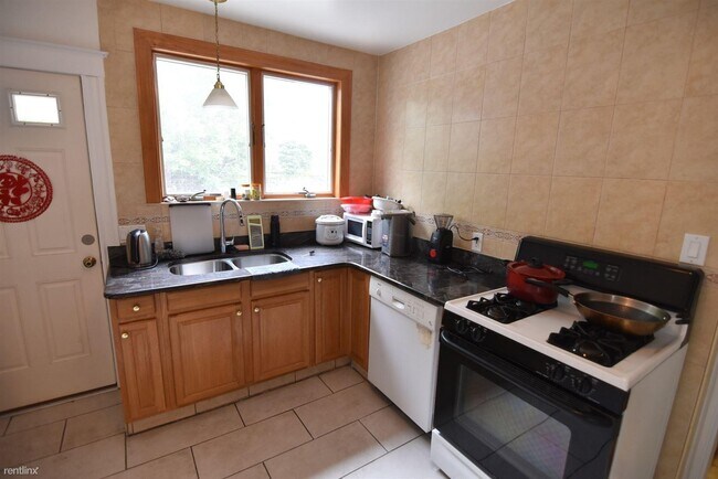 Photo - 80 Wallingford Rd Unit 1