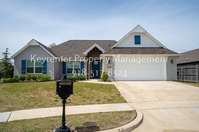 Building Photo - Prime Location! New build, 4 bed/ 2 bath!