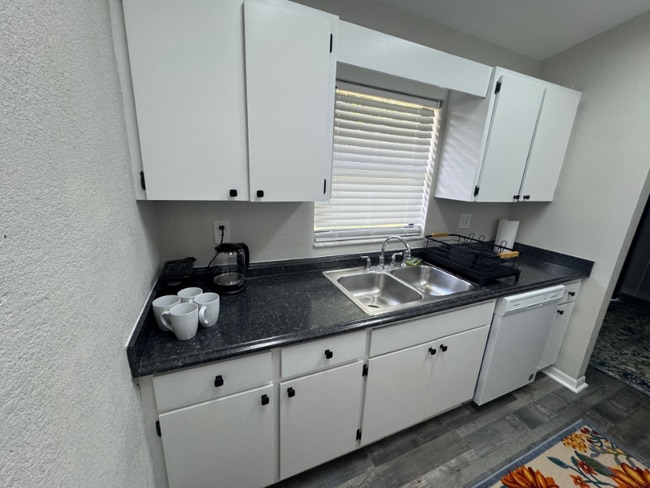 Photo - 1917 Wolford Rd Unidad C