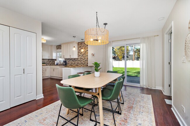 Photo - 10240 Hawthorne Dr