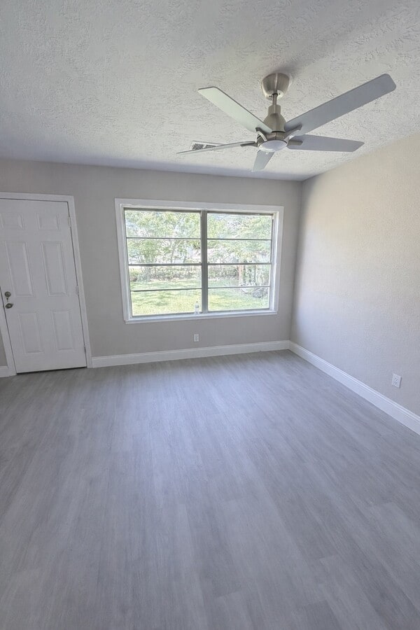 Photo - 8115 Redfern Dr