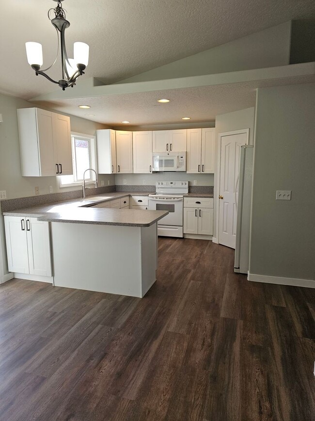 Photo - Updated Open Floor Plan in Nampa!