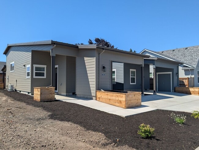 Brand new 2 bed/1 bath detached home - Brand new 2 bed/1 bath detached home