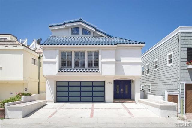 4025 Ocean Dr