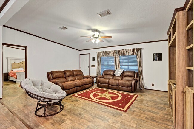 Photo - 271 Shoreline Dr