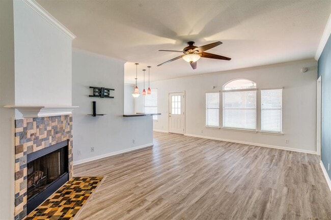 Photo - 2300 Wisteria Way