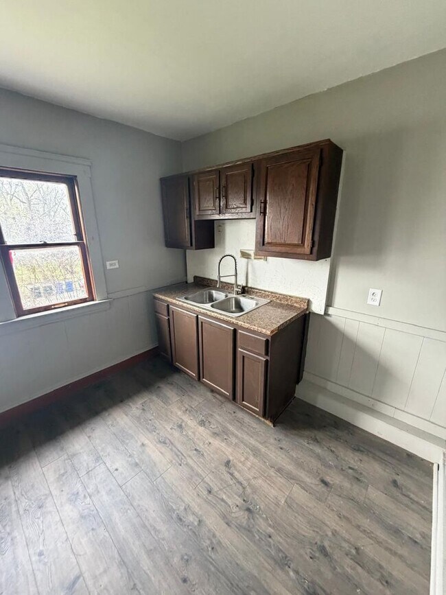 Photo - 9529 Mt Auburn Ave Unidad Upper