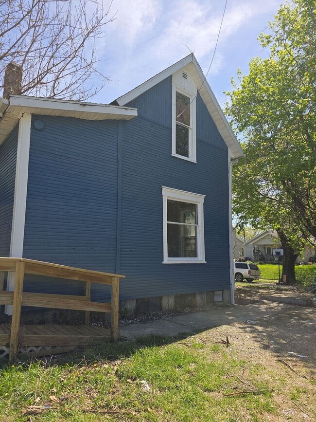 1210 W Powers St