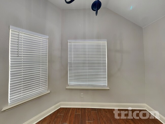 Photo - 1643 Hillside Dr House