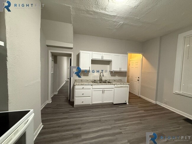 957 Fairbanks Ave
