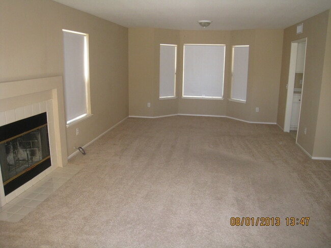 Building Photo - 2 story home in great neighborhood