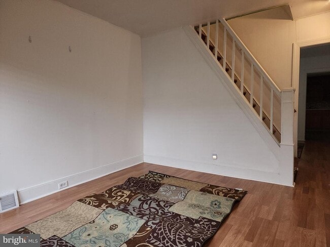 Photo - 214 Stroud St