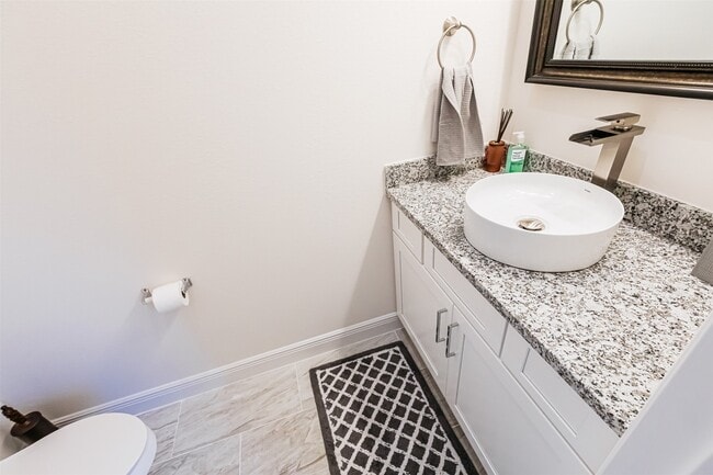 Photo - 5205 Bataan Rd Unit B