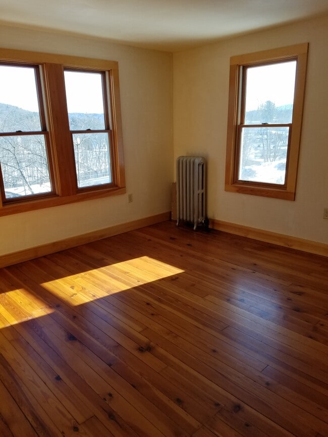 Photo - 143 Railroad Ave