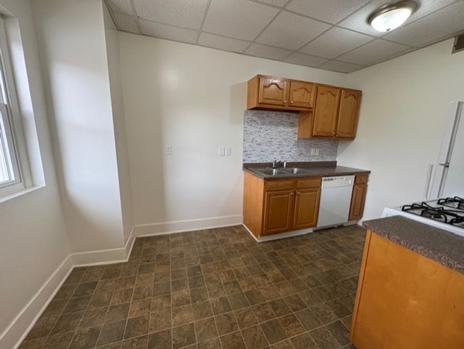 Photo - Updated 1BR Apartment Near Downtown Akron with Brand-New Bathroom Unit 303