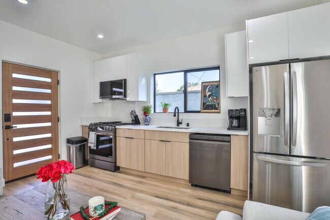 "Chic & Ready: Fully Furnished 2BR Home with Elegant Granite Touches in Long Beach"