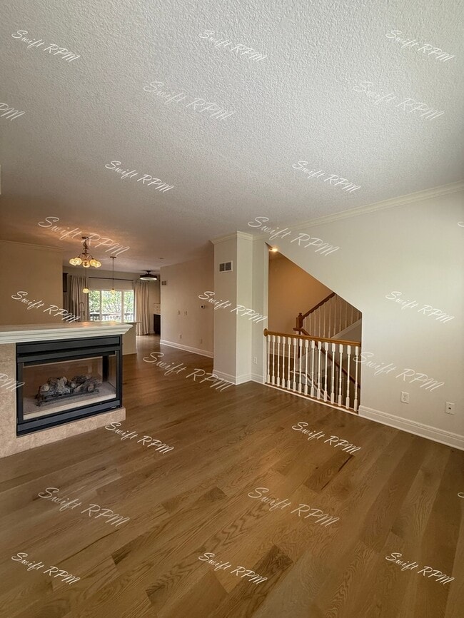 Photo - 15829 Robinson St