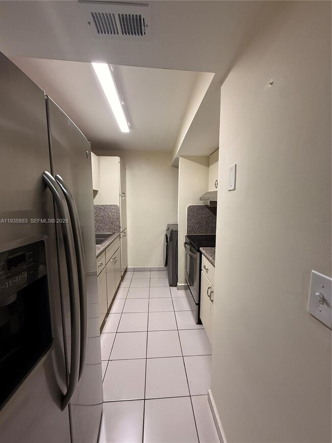 Building Photo - 5033 NW 7th St Unit 408