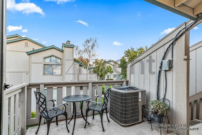 Photo - 374 Coyote Creek Cir