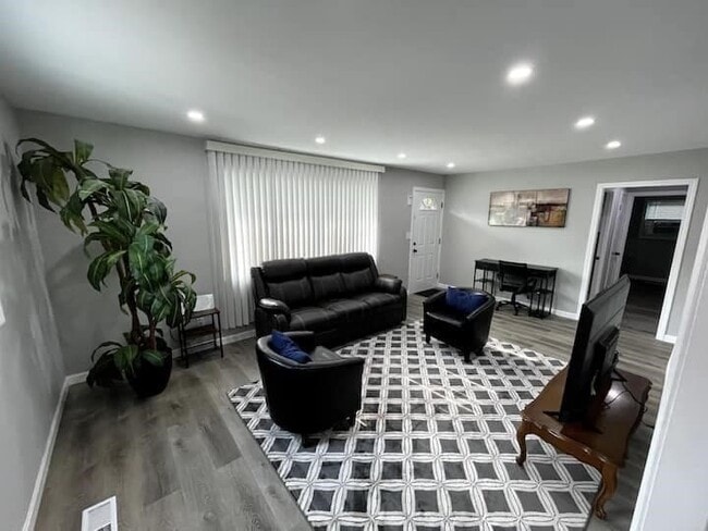 Photo - 271 Beacon St