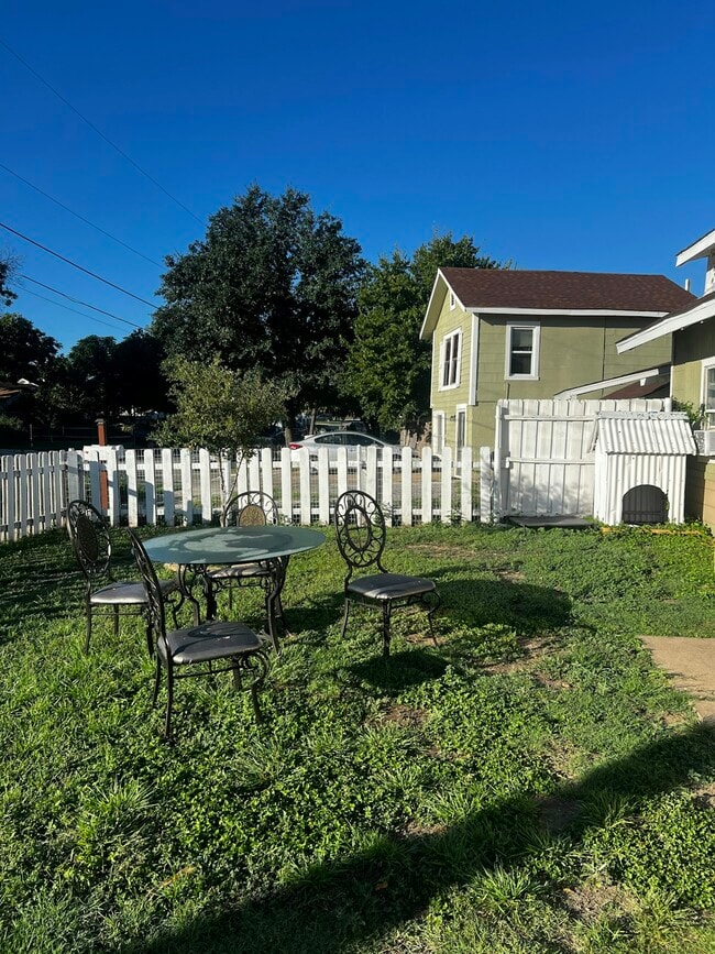 Building Photo - 1907 Belmont Ave