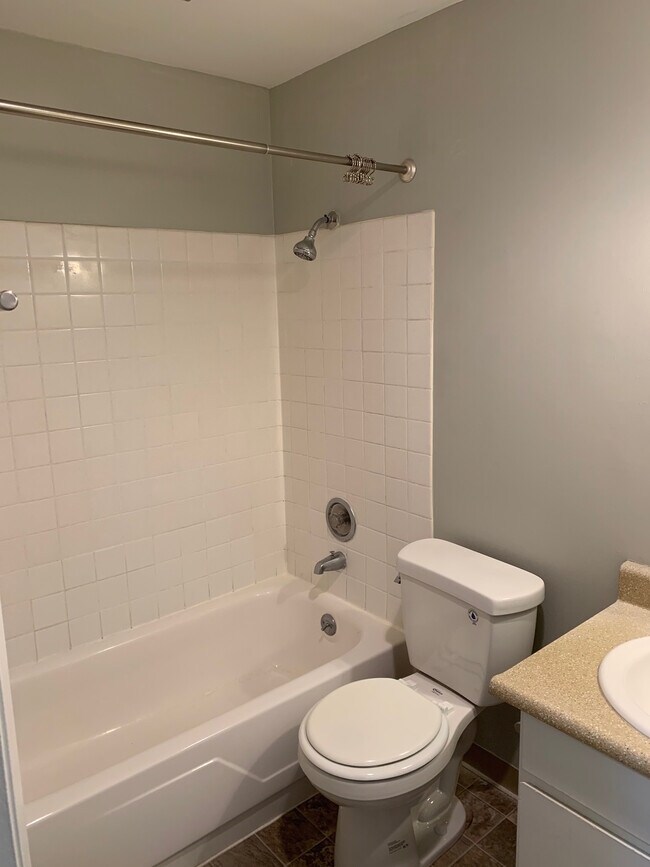 Photo - 400 Rencliffe Apartments Unit 303