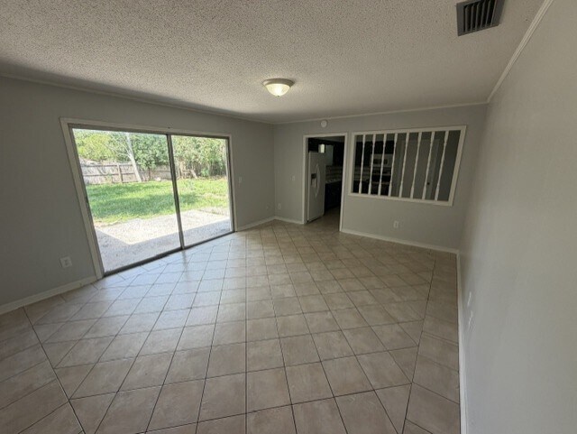 3850 University Club Blvd