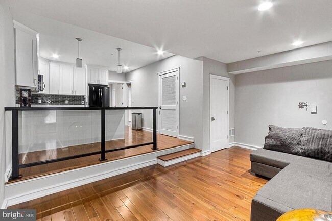 Building Photo - 1323 N 7th St Unit 2 Rental