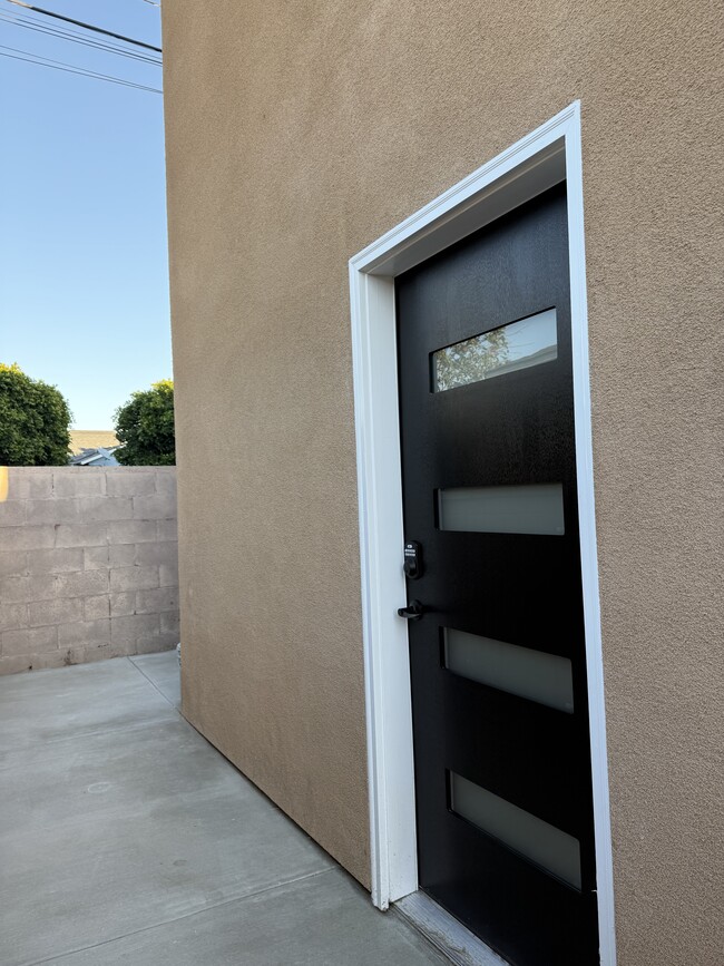 Building Photo - 9610 Dorrington Ave