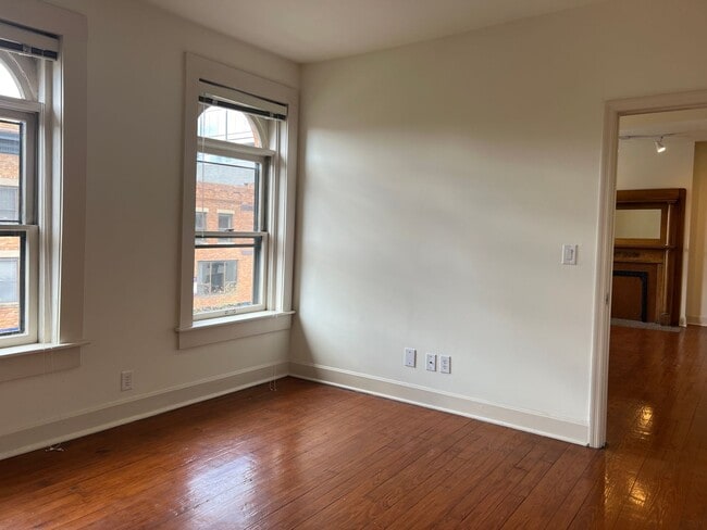 Photo - 692 N High St