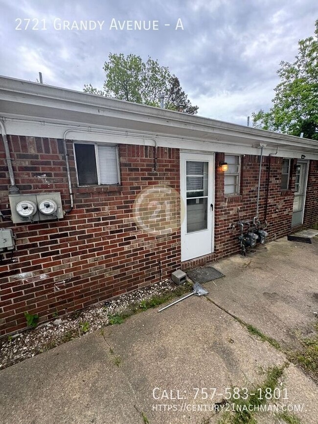 Building Photo - 2721 Grandy Ave Unit A