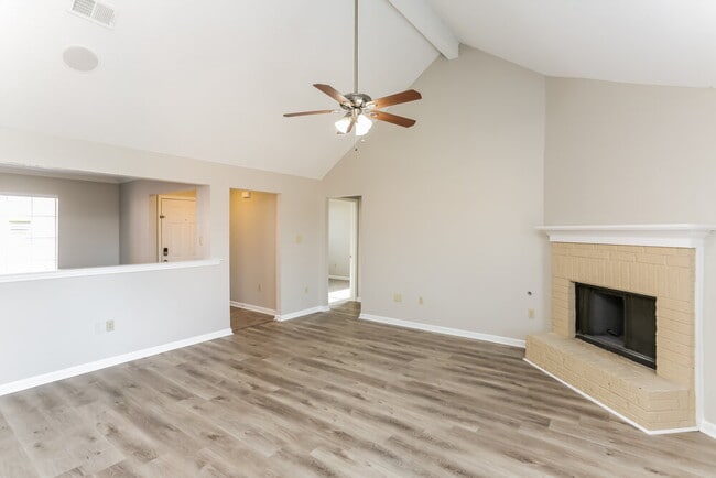 Photo - 6688 Ross Manor Dr