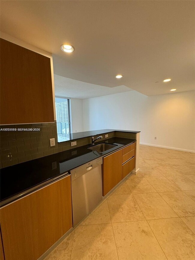 Photo - 1060 Brickell Ave Unidad 2703