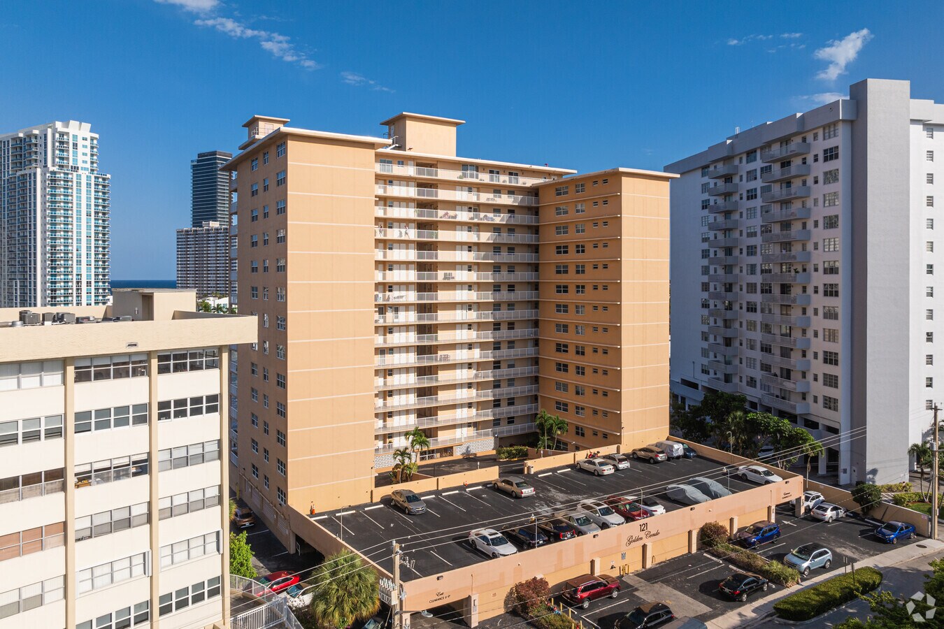 Primario - 121 Golden Condos