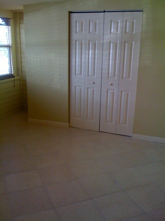 Building Photo - 1231 Longwood St