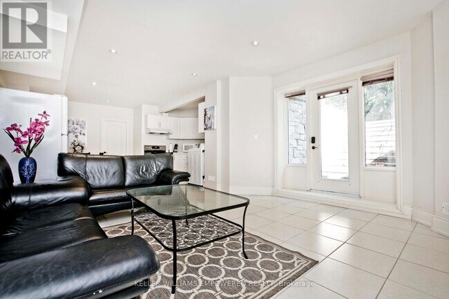 Photo - 206 Kingsdale Ave