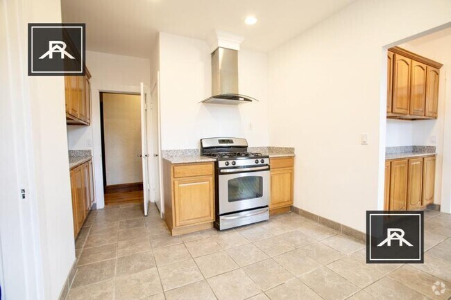 Building Photo - 3 bedroom in Brighton MA 02135 Unit 1 COPY Rental
