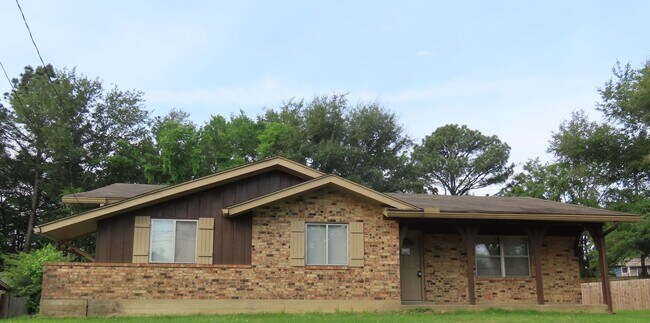 Handsome 3 Bedroom, 2 Bath Home in South T... - Handsome 3 Bedroom, 2 Bath Home in South T...