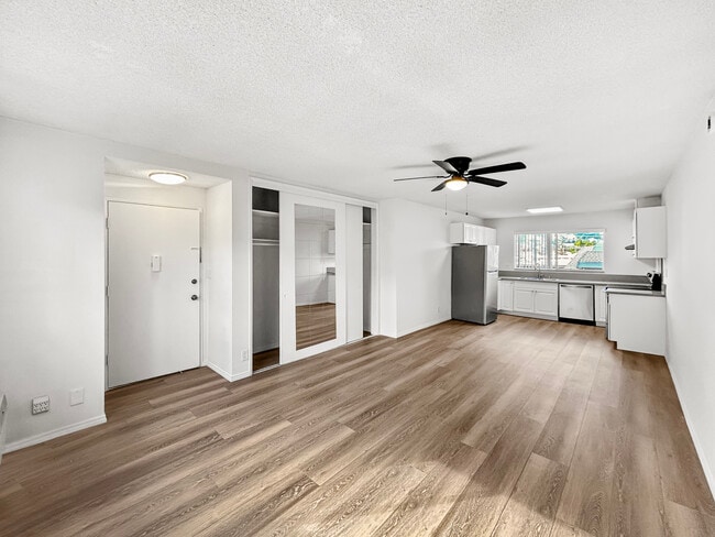 Photo - 123 S Hayworth Ave