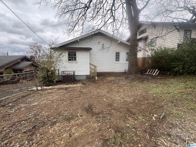 Photo - 1619 27th St W